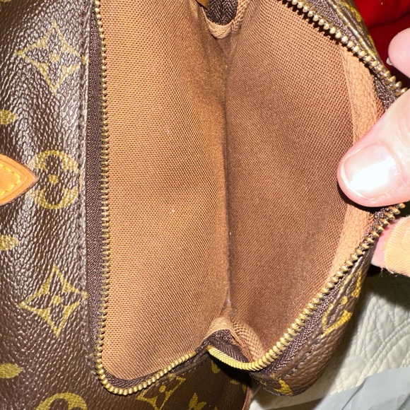 Louis Vuitton Monstouris MM - Picture 9 of 16